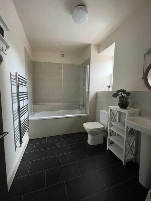 Luxurious 2 Bedroom Apartment In Central Berwick Bagian luar foto
